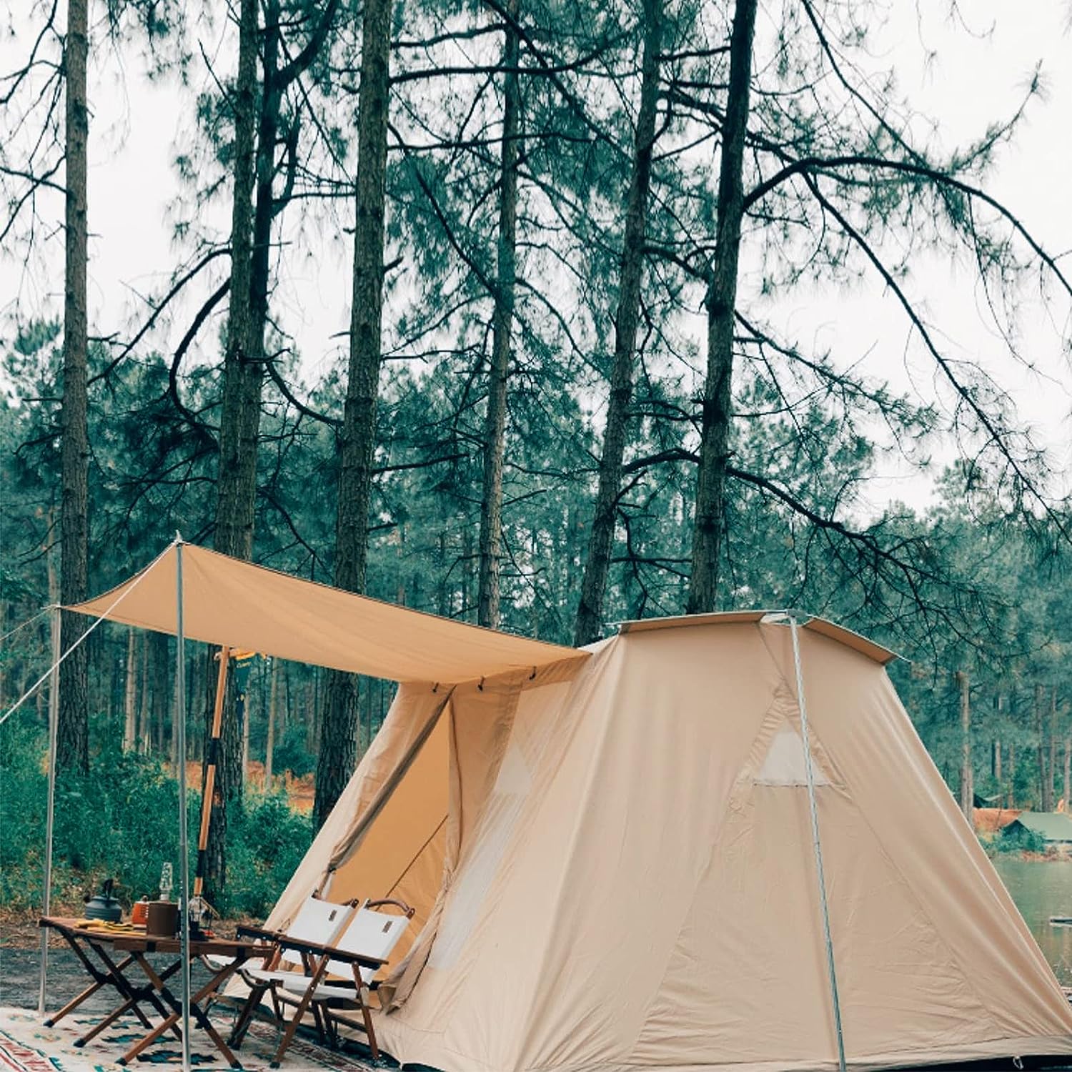 Doppellagiges Campingzelt mit Federsteg